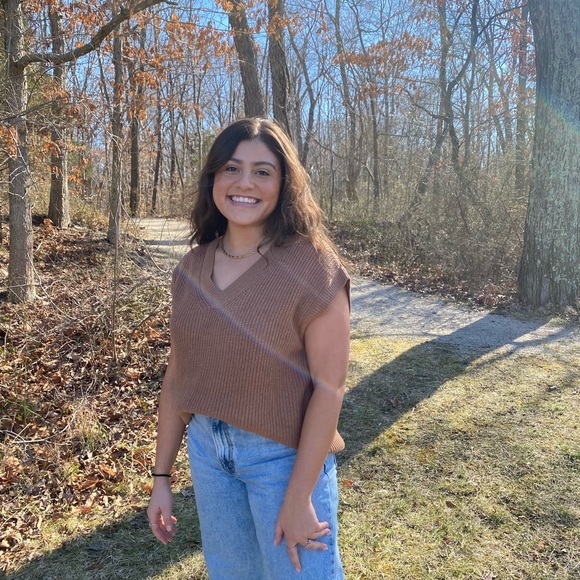 Meet your Posher, Briana - Picture 1 of 1